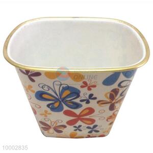 Square trash <em>can</em>