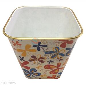 Square trash <em>can</em>